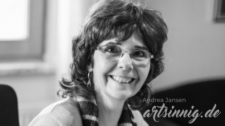 Die Illustratorin Andrea Jansen am Arbeitsplatz