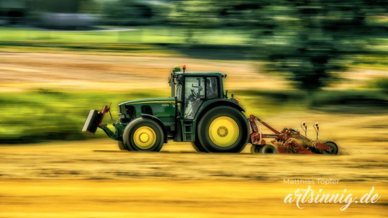slow shutter speed Landwirtschaft Fotos von der Feldarbeit mit dem Traktor