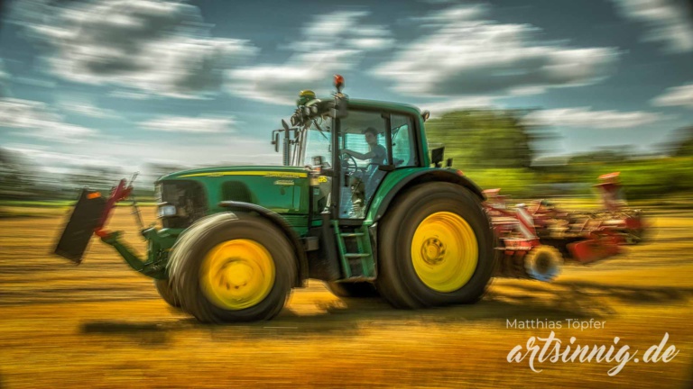 slow shutter speed Landwirtschaft Fotos von der Feldarbeit mit dem Traktor