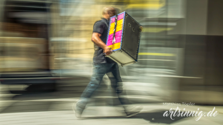 Kunstfotografie Menschen beim Umzug Fotodesign