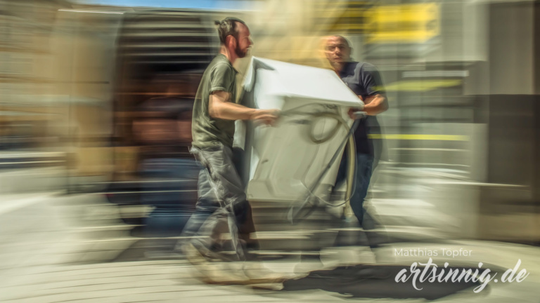 Kunstfotografie Menschen beim Umzug Fotodesign